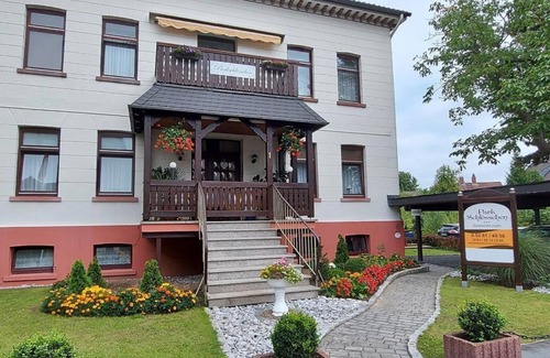Bad Pyrmont Apartamento | Appartement mit Wohnküche Parterre - Ferienwohnungen Parkschlösschen