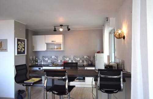 Evian-les-Bains Apartamento | Appartement moderne avec balcon à Évian-les-Bains - FR-1-498-80