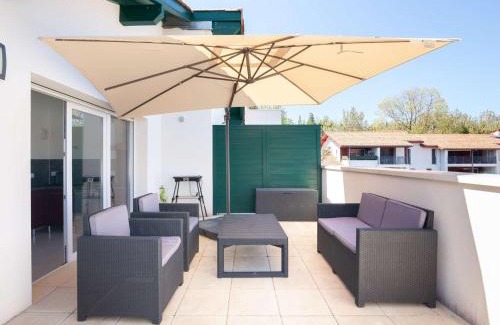 Hendaye Apartamento | Appartement moderne à Hendaye, 400m de la plage, terrasse, parking et WiFi inclus - FR-1-2-371