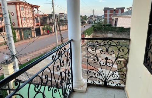 Yaounde Apartamento | Appartement moderne 120 m2, cameras de surveillance , quartier résidentiel, Nkomo Maetur, YAOUNDE