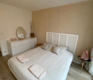 Meudon-la-Foret Apartamento | Appartement Moderne 2 chambres Proche Paris