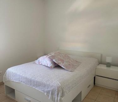 Meze Apartamento | Appartement moderne en résidence avec piscine