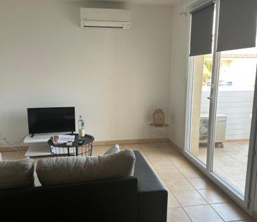 Meze Apartamento | Appartement moderne en résidence avec piscine