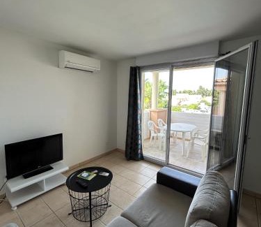 Meze Apartamento | Appartement moderne en résidence avec piscine