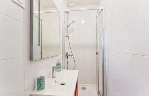 Luc-sur-Mer Apartamento | Appartement moderne, vue mer
