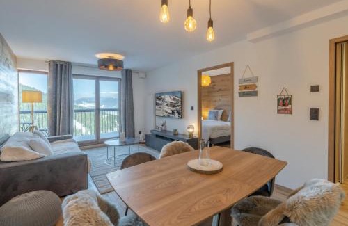 Courchevel Apartamento | Appartement Neuf 65m² Courchevel Moriond, 2 Chambres + Cabine, Balcon, Parking Couverts, Skis aux Pieds - FR-1-563-127