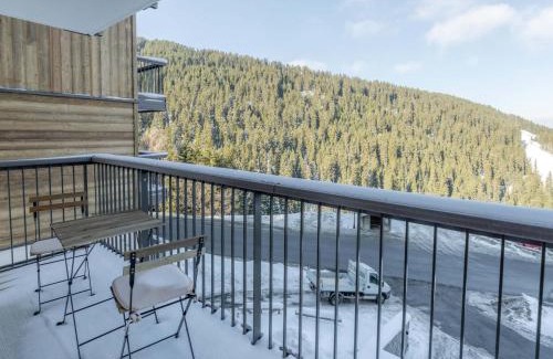 Courchevel Apartamento | Appartement Neuf 65m² Courchevel Moriond, 2 Chambres + Cabine, Balcon, Parking Couverts, Skis aux Pieds - FR-1-563-127