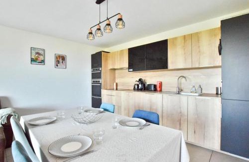 Evian-les-Bains Apartamento | Appartement neuf moderne avec balcon et garage à Évian - FR-1-498-103