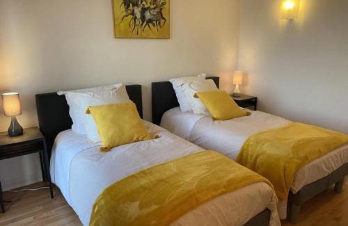 Moulins Apartamento | Appartement panoramique au centre de Moulins avec terrasse, 2 chambres, et équipements modernes - FR-1-489-412