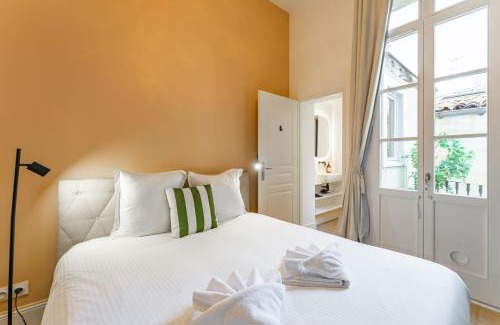Hotel de Ville - Quinconces Apartamento | Appartement Place Pey Berland avec balcon et parking