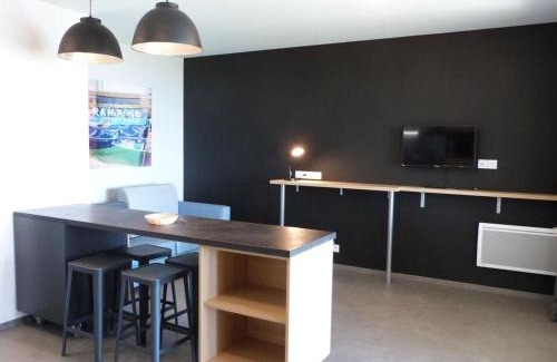La Tranche-sur-Mer Apartamento | Appartement PMR avec balcon, piscine, parking et plage à La Tranche-sur-Mer - FR-1-194-229