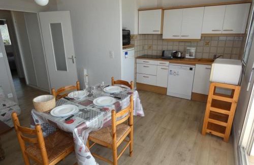 Notre-Dame-de-Monts Apartamento | Appartement pour 6 personnes à 10m des plages, animaux acceptés, parking - FR-1-540-244