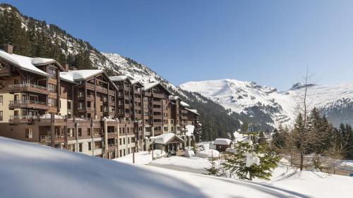 Flaine Apartamento | Appartement Premium à Flaine, altitude 1740 m, 8 à 10 personnes, au pied des pistes, piscine, jacuzzi, sauna, hammam et salle de sport