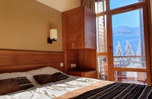 Flaine Apartamento | Appartement Premium à Flaine, altitude 1740 m, 8 à 10 personnes, au pied des pistes, piscine, jacuzzi, sauna, hammam et salle de sport