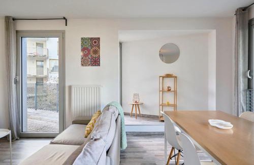 Lille-Moulins Apartamento | Appartement proche métro & 2 balcons + parking