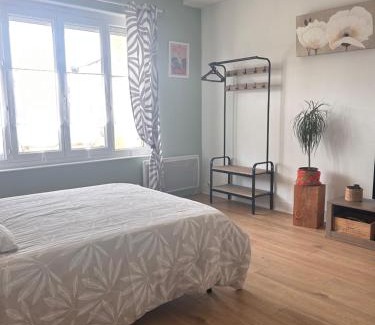 Ouistreham Apartamento | Appartement proximité bord de mer parking privé