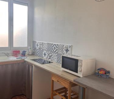 Ouistreham Apartamento | Appartement proximité bord de mer parking privé