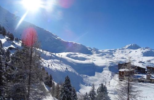 Arc-2000 Apartamento | Appartement rénové 6 personnes à Arc 2000, balcon, télé, DVD, casier à ski - FR-1-411-407