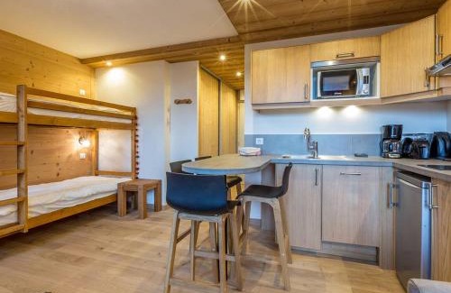 Meribel-Mottaret Apartamento | Appartement rénové à Méribel, proche pistes, balcon, 4 couchages - FR-1-355-108