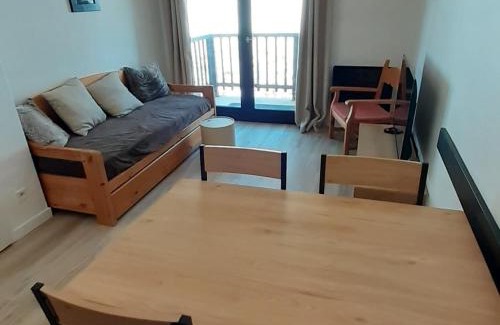 Valfrejus Apartamento | Appartement rénové 2 pièces pour 4 personnes, idéalement situé près des pistes et commerces - FR-1-265-322