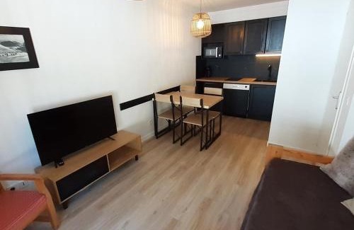 Valfrejus Apartamento | Appartement rénové 2 pièces pour 4 personnes, idéalement situé près des pistes et commerces - FR-1-265-322