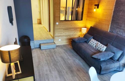 Isola Apartamento | Appartement Rénové 2P avec Balcon Sud, Front de Neige, au Pied des Pistes - FR-1-292-64