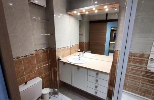 Isola Apartamento | Appartement Rénové 2P avec Balcon Sud, Front de Neige, au Pied des Pistes - FR-1-292-64