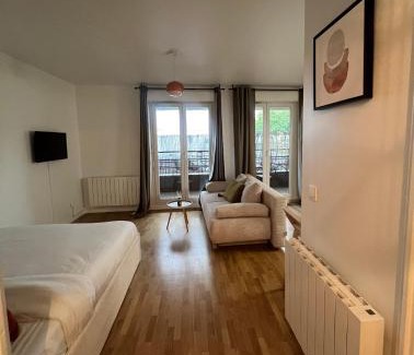 Colombes Apartamento | Appartement Rénové au Cœur du Quartier Commerçant