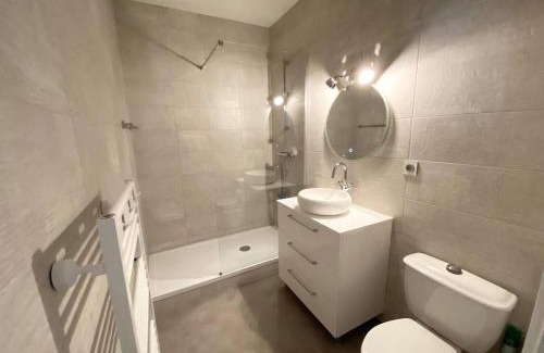 Tregastel Apartamento | Appartement rénové avec terrasse à 200m des plages à Trégastel - FR-1-368-122