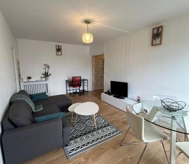 Franconville Apartamento | Appartement rénové et spacieux, Terrasse, 4 pers