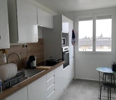 Franconville Apartamento | Appartement rénové et spacieux, Terrasse, 4 pers