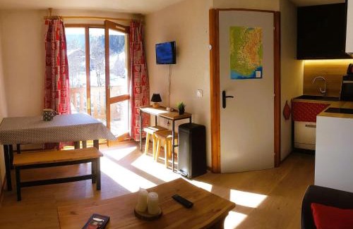 Areches Apartamento | Appartement rénové au cœur d'Arêches-Beaufort, proche pistes, balcon plein sud, piscine, pour 4 pers. - FR-1-342-167