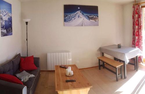 Areches Apartamento | Appartement rénové au cœur d'Arêches-Beaufort, proche pistes, balcon plein sud, piscine, pour 4 pers. - FR-1-342-167
