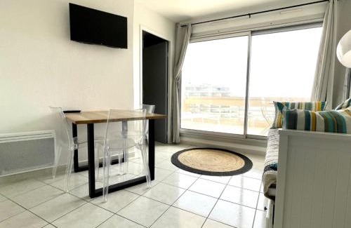 La Cote Radieuse Apartamento | Appartement rénové avec piscine commune, 4 couchages, climatisé, wifi, terrasse vue mer - FR-1-748-3
