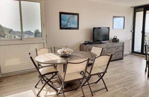 Jullouville Apartamento | Appartement rénové avec tennis privé, parking et vue mer - FR-1-361-162