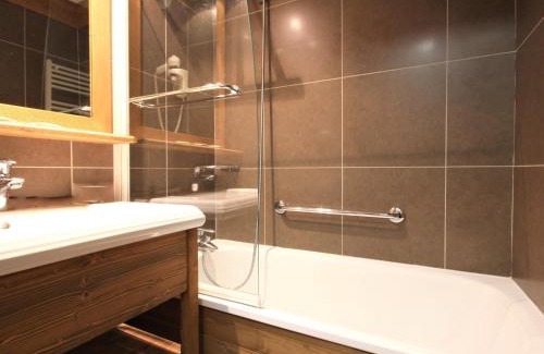 Montchavin Apartamento | Appartement rénové proche centre, 2 chambres, 6 pers, balcon, casiers à skis - FR-1-181-2458