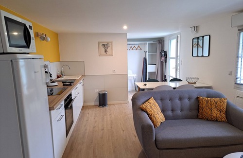 Avrille Apartamento | Appartement Refait à Neuf Tout Équipé en RDC Avec Jardin Terrasse ,barbecue