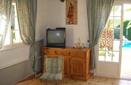 Frejus Apartamento | Appartement Rez de Villa - 4 personnes - Fréjus - Vue piscine