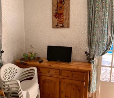 Frejus Apartamento | Appartement Rez de Villa - 4 personnes - Fréjus - Vue piscine
