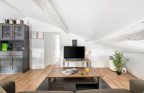Saint-Galmier Apartamento | Appartement sous combles - vieille batisse proche centre ville