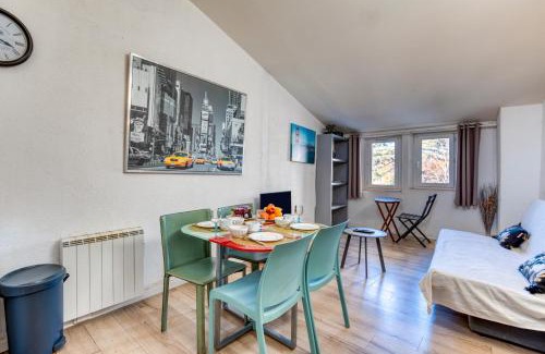 Pezenas Apartamento | Appartement Sous Les Toits