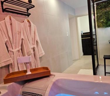 Clermont-l'Herault Apartamento | Appartement SPA - Lovers Suite