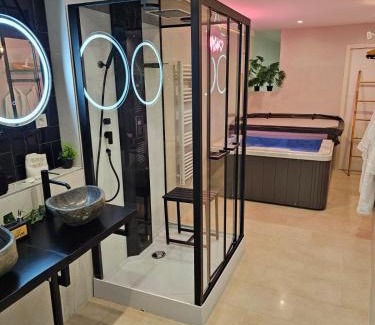 Clermont-l'Herault Apartamento | Appartement SPA - Lovers Suite