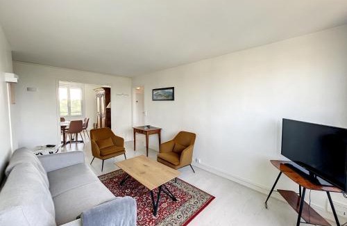 Donville-les-Bains Apartamento | Appartement spacieux près de la plage et commerces, 4 couchages - FR-1-361-433