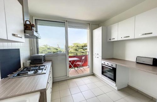 Donville-les-Bains Apartamento | Appartement spacieux près de la plage et commerces, 4 couchages - FR-1-361-433