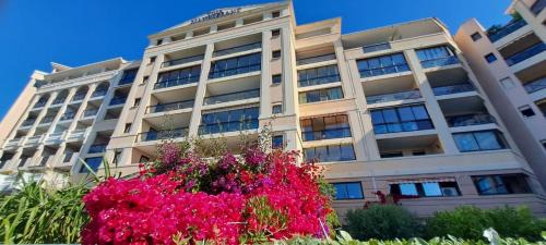 Cannes La Bocca Apartamento | Appartement spacieux climatisé piscines