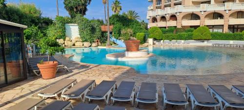 Cannes La Bocca Apartamento | Appartement spacieux climatisé piscines