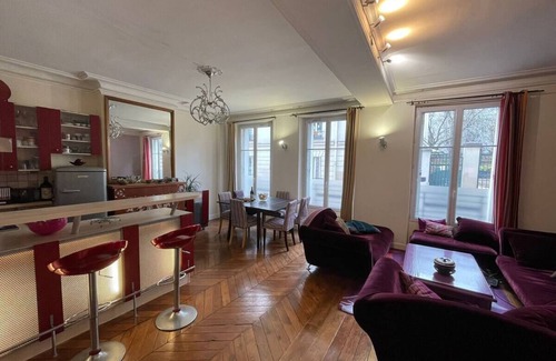 Combat Apartamento | Appartement Spacieux et Clair - Buttes Chaumont
