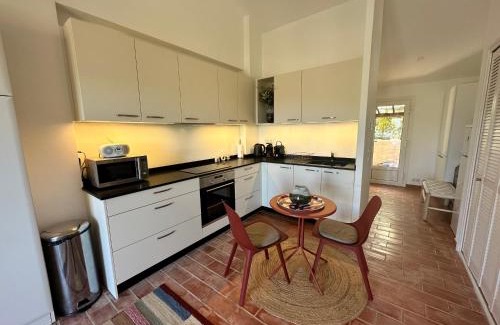 Plan-de-la-Tour Apartamento | Appartement Studio ADRIAN - Climatisé - proche du village - piscine - tennis