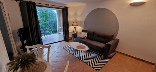 Saumane-de-Vaucluse Apartamento | Appartement sur golf de L'Isle-Sur-La-Sorgue